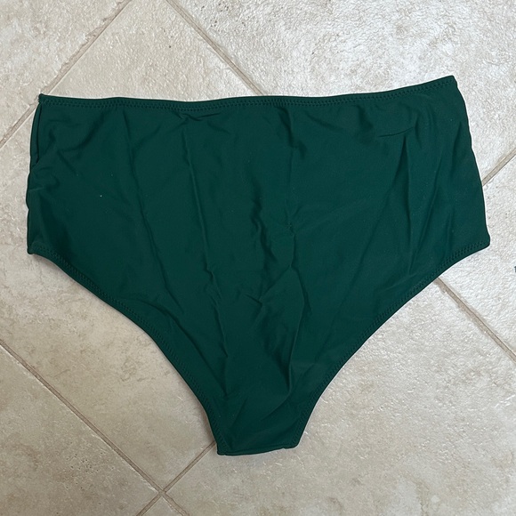 Green Tankini Set - Picture 6 of 8